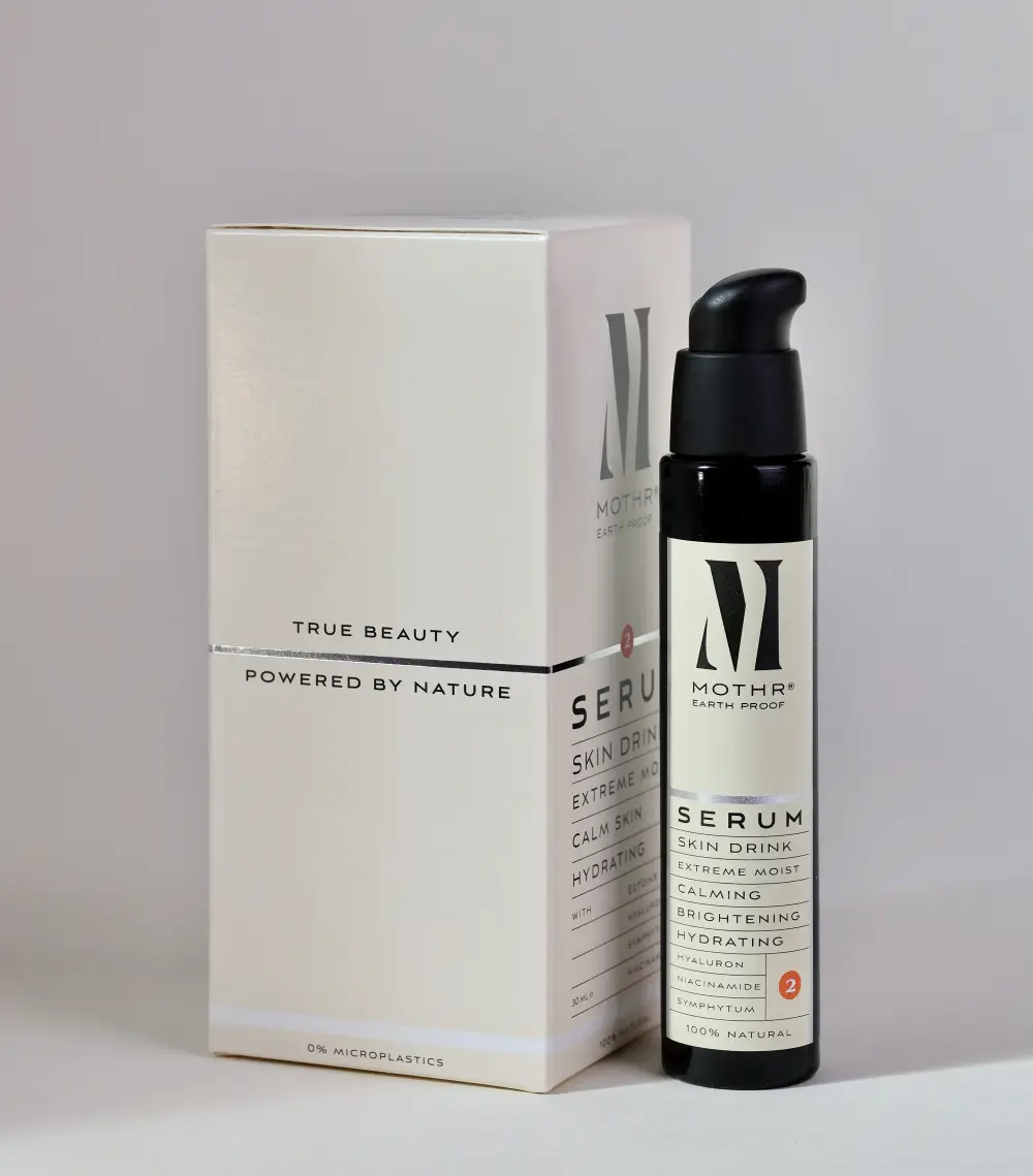 Skin Drink serum van MOTHR EARTH PROOF, kalmerend serum met hyaluron en niacinamide